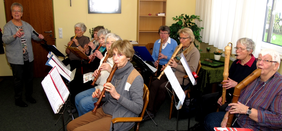 Ökumenischer Flötenkreis (Foto: H. Gelück)