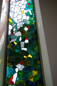 Neue Fenster der Friedhofskapelle